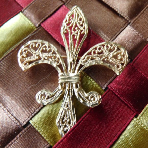 Vintage Fleur de Lys brooch 10K yellow gold 1980s - Picture 2 of 3